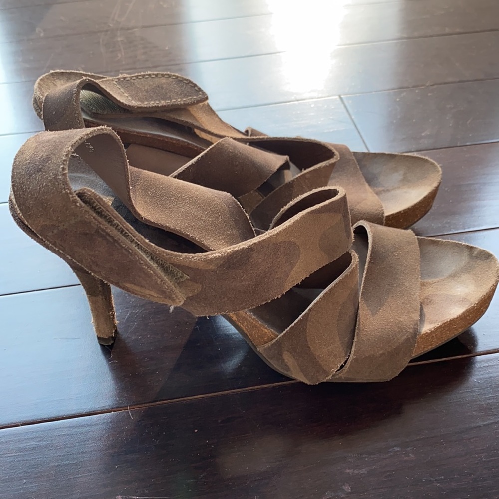 Pedro Garcia Camo Heels Size 9.5